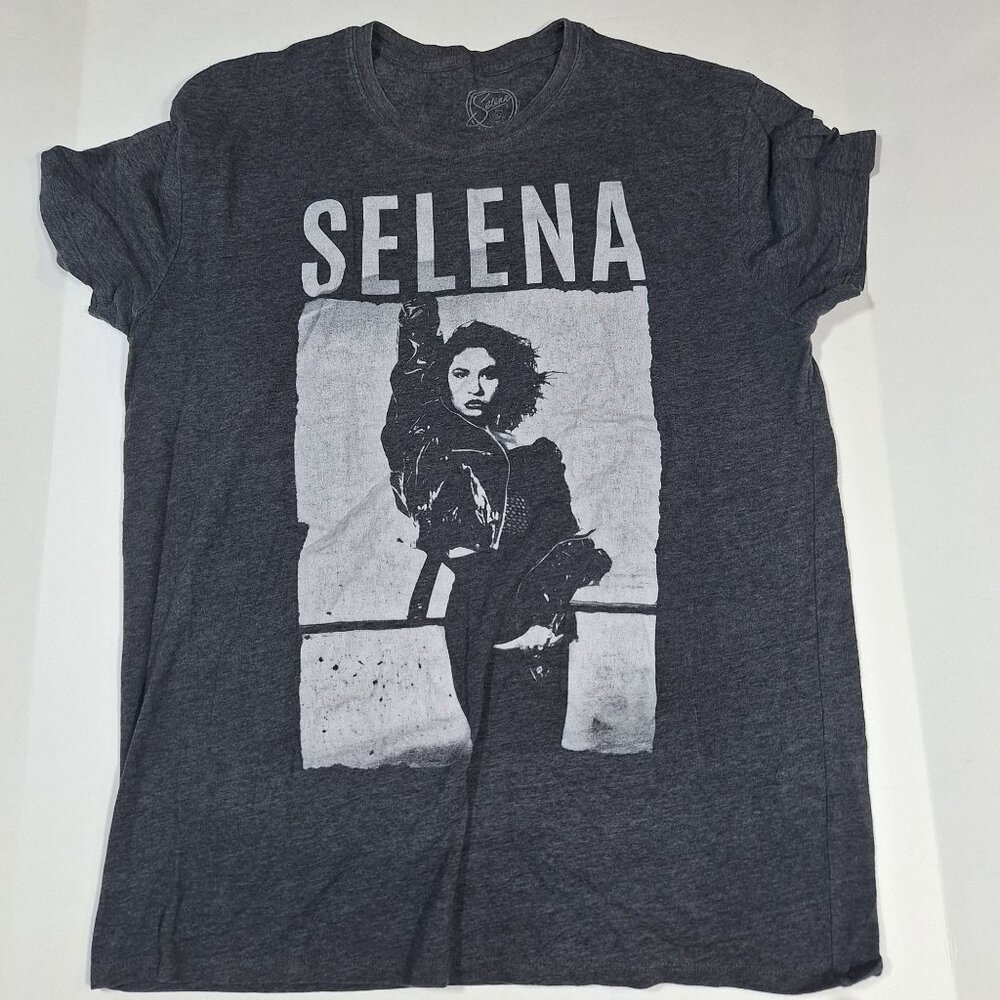 Selena gray short sleeve tshirt size large